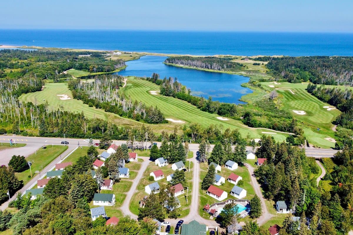 Green Gables Bungalow Court Cottages