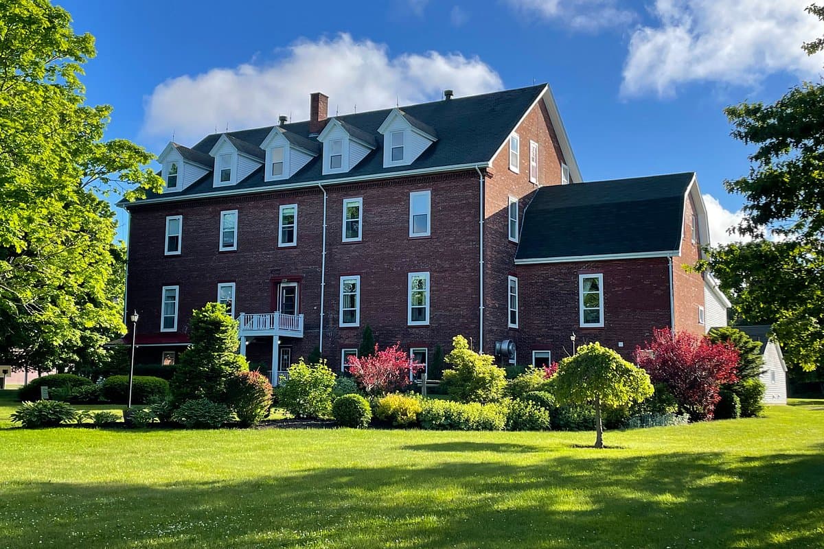Tignish Heritage Inn & Gardens